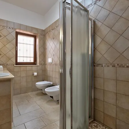 Chiara, Charming With Swimming Pool Holiday home