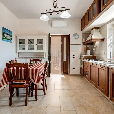 Chiara, Charming With Swimming Pool Holiday home *