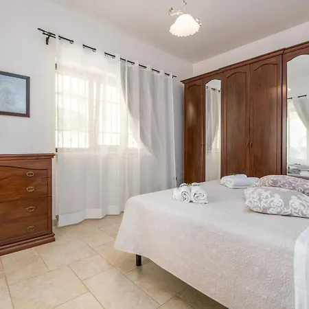 Chiara, Charming With Swimming Pool Ostuni