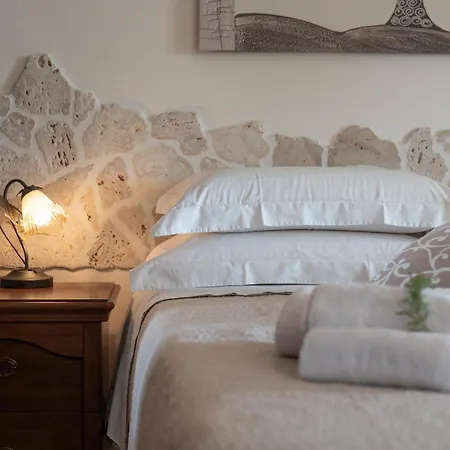 Chiara, Charming With Swimming Pool *