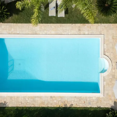 Chiara, Charming With Swimming Pool 오스투니