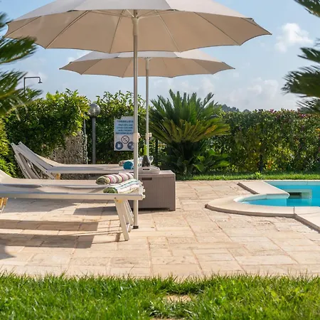 Chiara, Charming With Swimming Pool * 오스투니