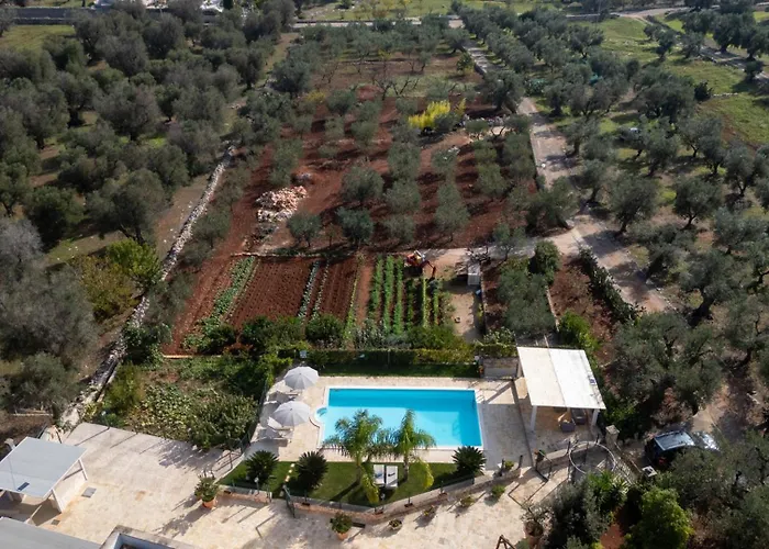 Chiara, Charming With Swimming Pool بيت للعطل أوستوني