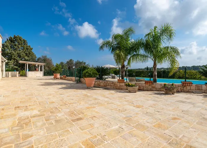 Chiara, Charming With Swimming Pool بيت للعطل *