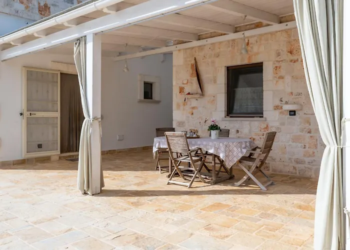 Chiara, Charming With Swimming Pool بيت للعطل أوستوني
