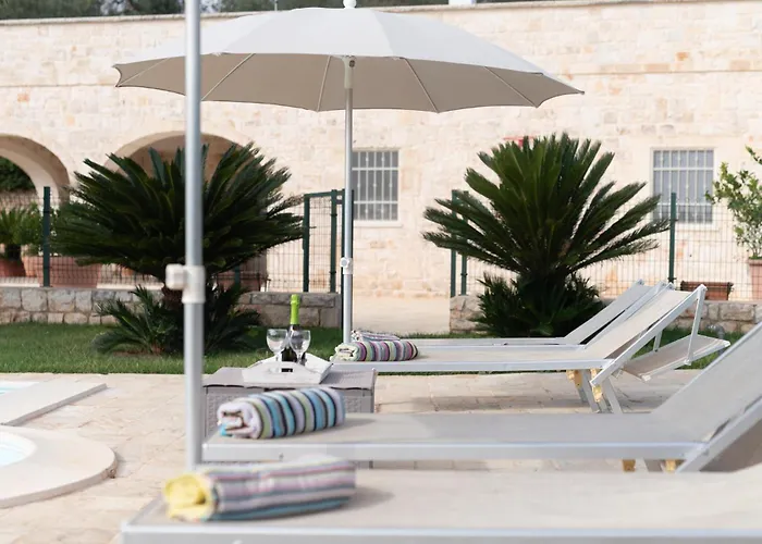 Chiara, Charming With Swimming Pool * أوستوني